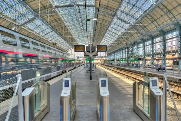 Portillon de quai Gare SNCF Bordeaux Saint Jean VTC BORDEAUX REGIS DRIVE